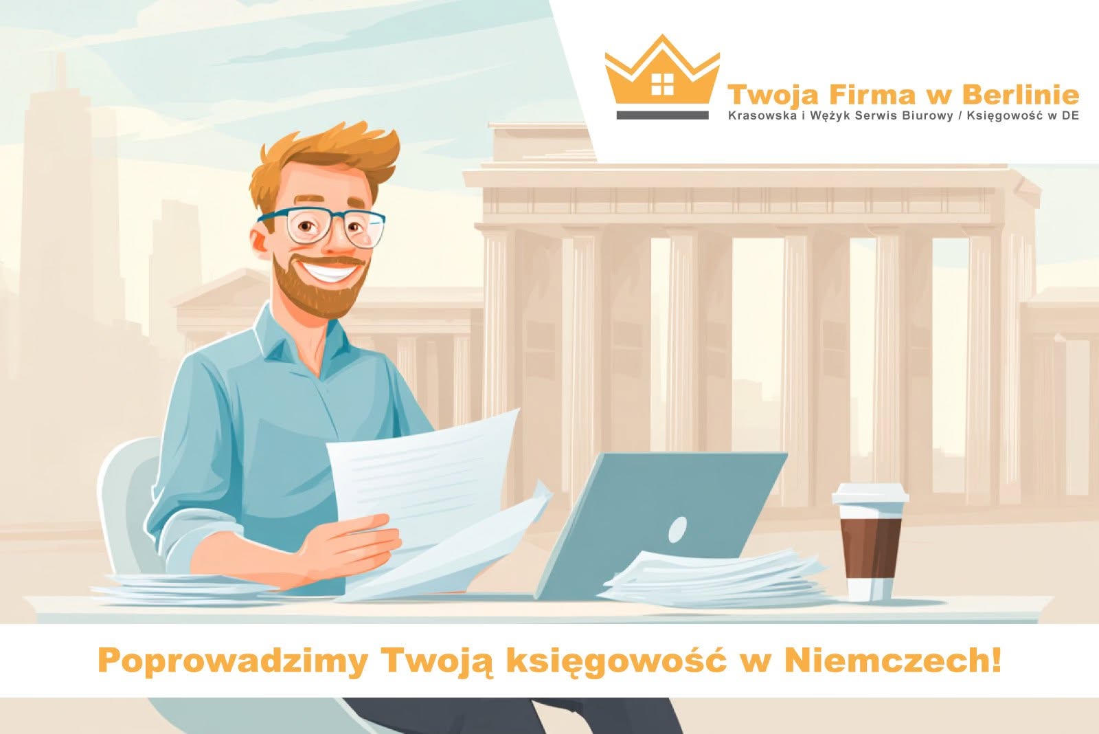 Mężczyzna z okularami siedzący przy biurku z dokumentami, uśmiechając się do kamery.
